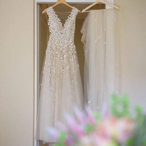 Konidi wedding dress like new, aristocratic and modern ivory