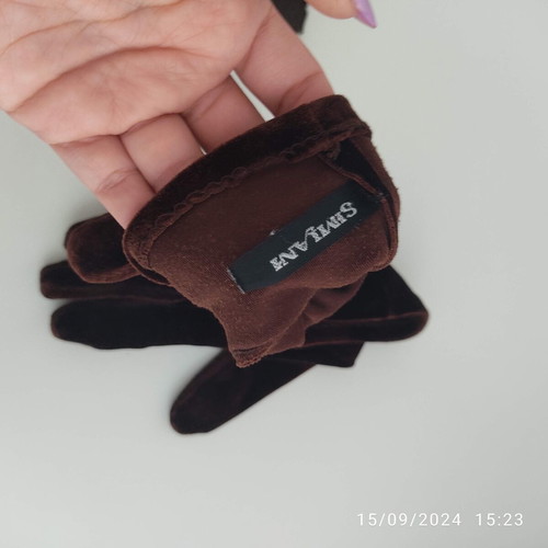 Velvet brown gloves like new
