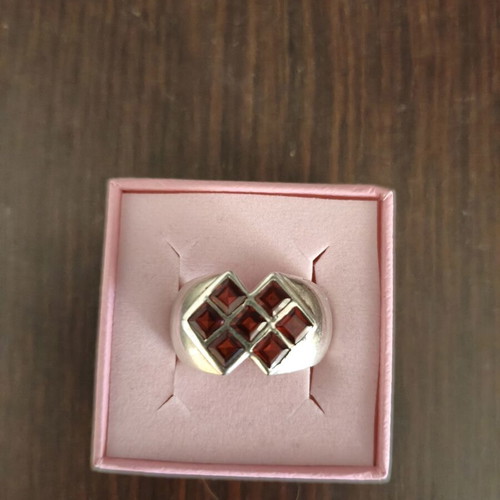 Silver ring size 20.2 with garnets like new, burgundy red