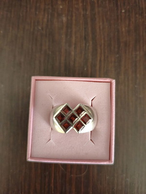Silver ring size 20.2 with garnets like new, burgundy red