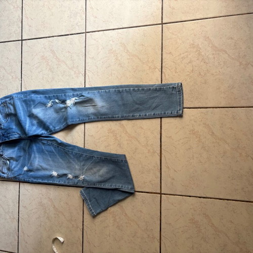 Only women's ripped blue jeans like new, size 28/30