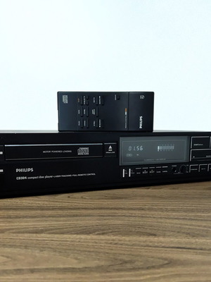 Philips CD304 Vintage CD Player with Original Remote used