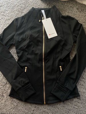 Lululemon Define Jacket καινούργιο, μαύρο με χρυσές λεπτομέρειες