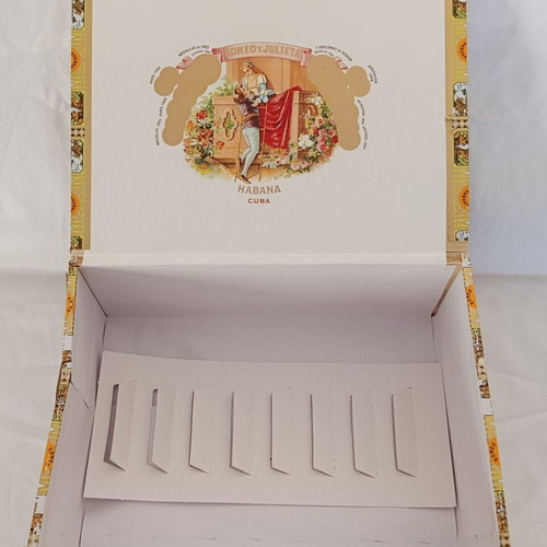 Romeo y Julieta cigar box used, genuine Cuban SOU FEB 21