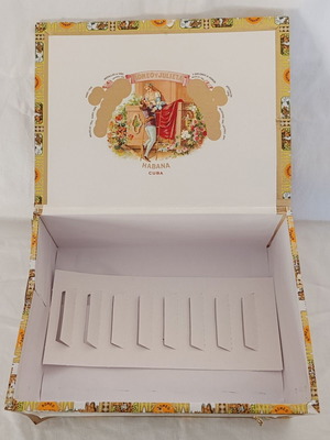 Romeo y Julieta cigar box used, genuine Cuban SOU FEB 21