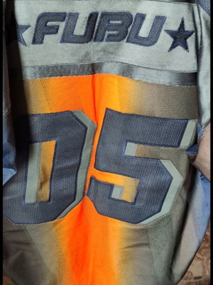FUBU vintage μπλούζα ποδοσφαίρου μέγεθος L σαν καινούργιο, γκρι και πορτοκαλί