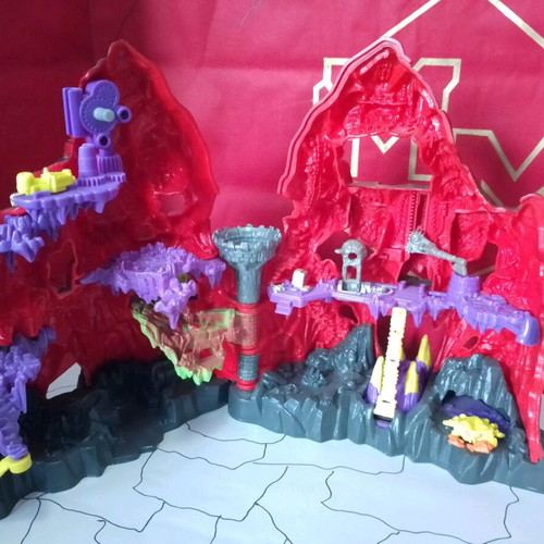 Mighty Max Trapped in Skull Mountain like new, only with the crab