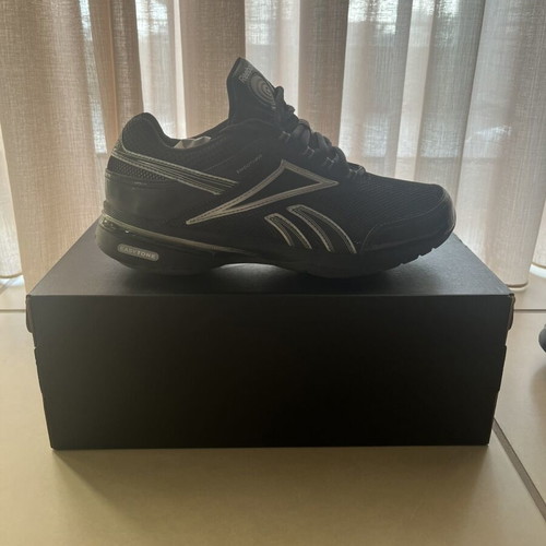 Reebok women's Easy Tone shoes like new, size 38, black
