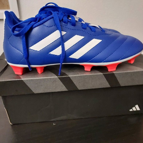 Ποδοσφαιρικά Adidas μέγεθος 39 1/3 με τάπες νέα