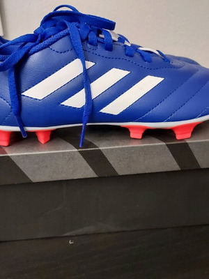 Ποδοσφαιρικά Adidas μέγεθος 39 1/3 με τάπες νέα
