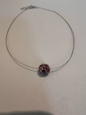 Necklace with pink-fuchsia stones in like new condition