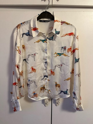 Πουκάμισο Zara σατέν με σκυλάκια σαν καινούργιο, XS