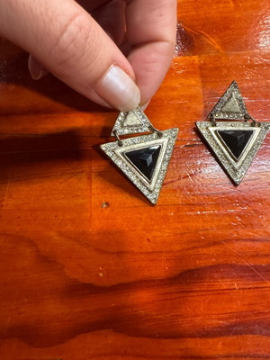 Triangular earrings used