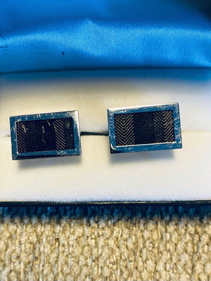Tie rack cufflinks used, black