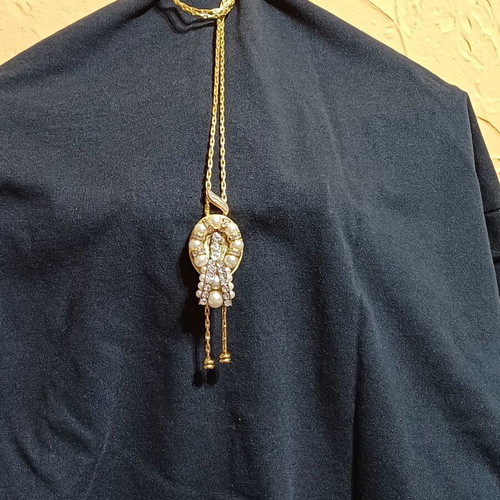 Pendant necklace vintage with rhinestones and decorative chains, like new