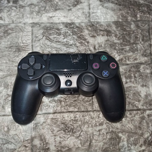 Ps4 controller like new, charges but does not turn on, for parts or repair
