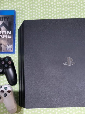 Sony Playstation 4 Pro 1TB σαν καινούργιο με 2 joystick και παιχνίδι