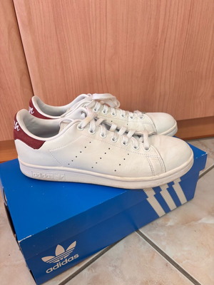 Adidas Stan Smith sneakers used, white with burgundy detail