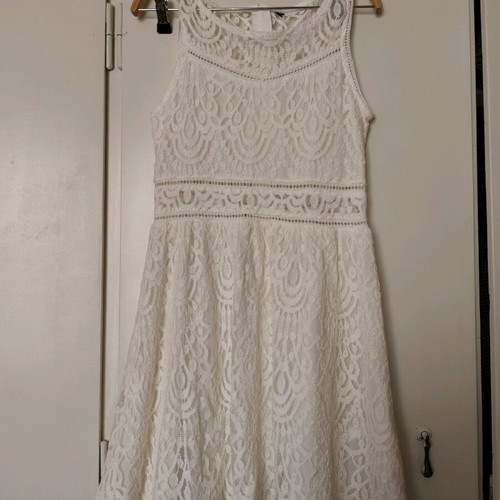 White lace dress H&M like new