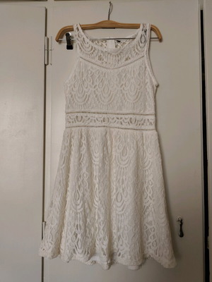 White lace dress H&M like new