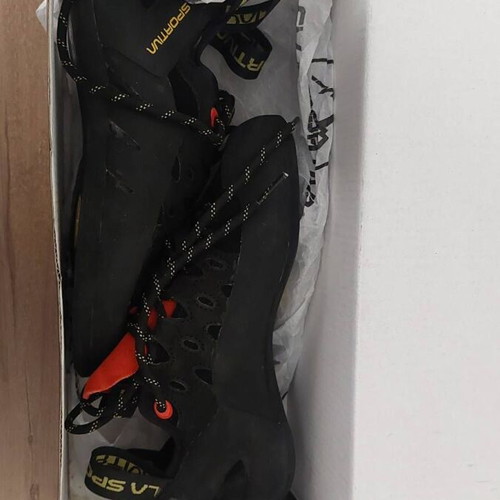 La Sportiva Tarantulace climbing shoes size 35, like new