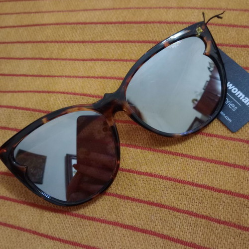 Pink Woman sunglasses new with mirror lenses