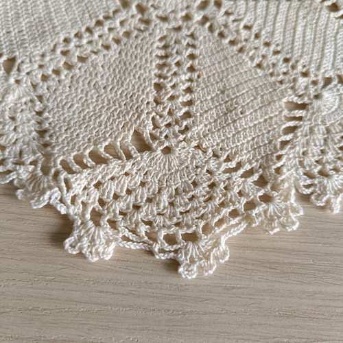 Round beige doilies, 2 pieces, 24 cm, handmade, like new