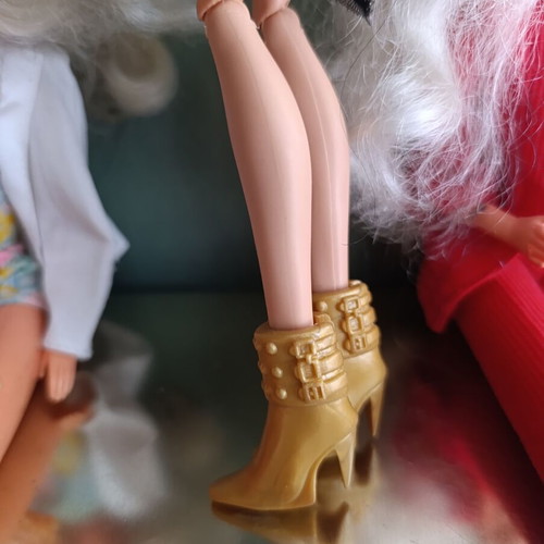 Monster High Cleo de Nile G1 2013 Frights Camera Action! doll used with Santa outfit gift