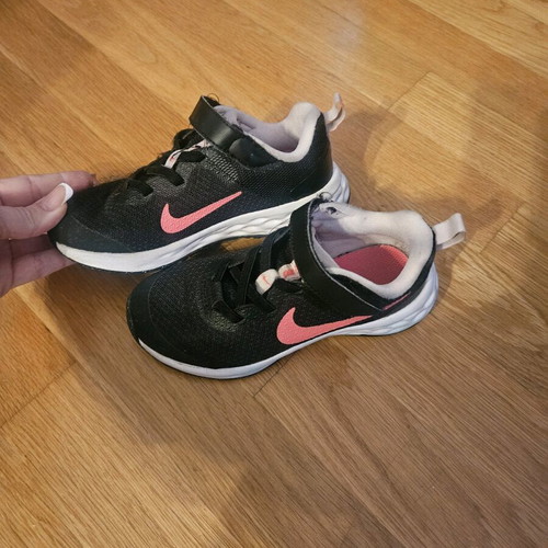 Nike athletic shoes used size 28 for girls