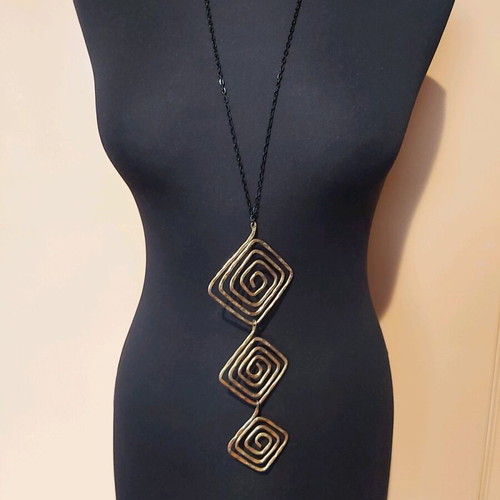 Metal necklace like new, long, gold with black chain