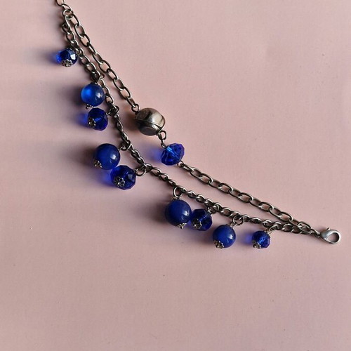 Bracelet with blue beads like new