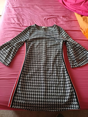Pied de poule dress like new, 3/4 bell sleeve, black and gray