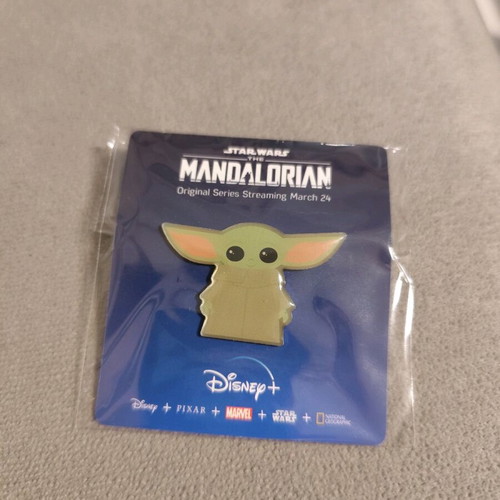 Yoda Mandalorian pin new, sealed
