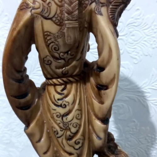 Decorative tabletop statue of Asian man like new