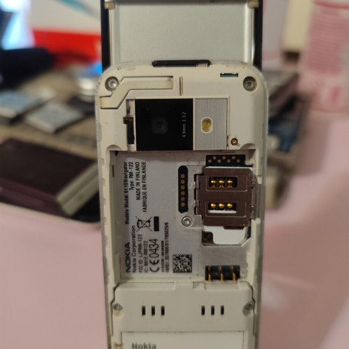 Nokia 6110 Navigator used without battery and charger