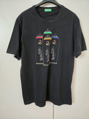 Benetton t-shirt teen, like new, size medium, black