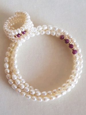 Jewelry set used with pearls, rubies and 14K gold beads bracelet and ring