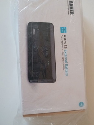 Anker Power Bank new with case and charging cable