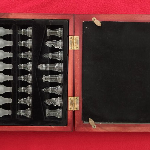 Vintage glass chess set used with wooden case and mirror board