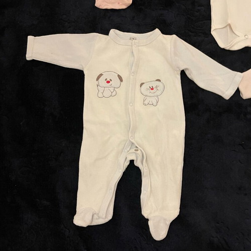 Baby bodysuits and rompers used, pack of 7 for 1-3 months old