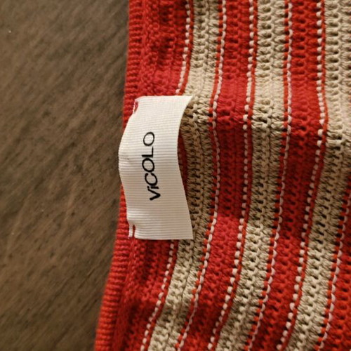 Cropped Vicolo top like new, size S, beige and red