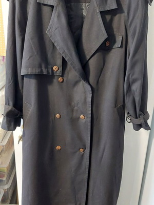 Vintage black XL long trench coat with double-breasted buttons used