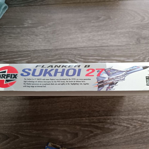 Airfix Sukhoi Su-27 Flanker B Series 5 1:72 model kit new