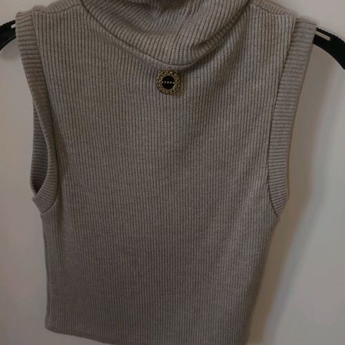 Lynne sleeveless turtleneck top like new, beige, size S