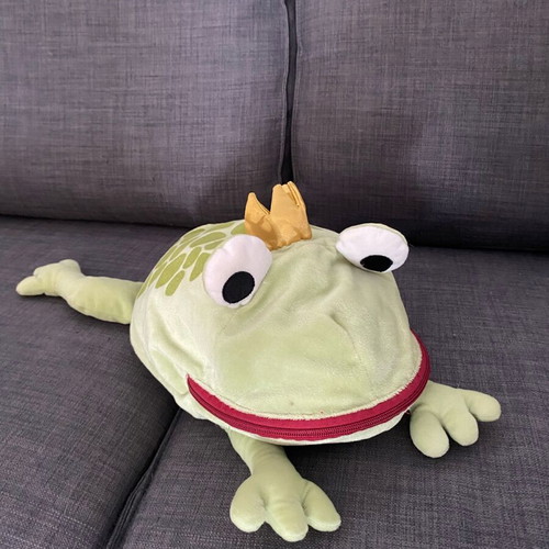 Pack of 4 used pillows and stuffed toys