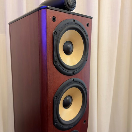 Roister Status 8 floor-standing speakers like new, solid beech wood