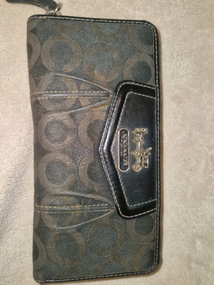 Coach wallet used, black