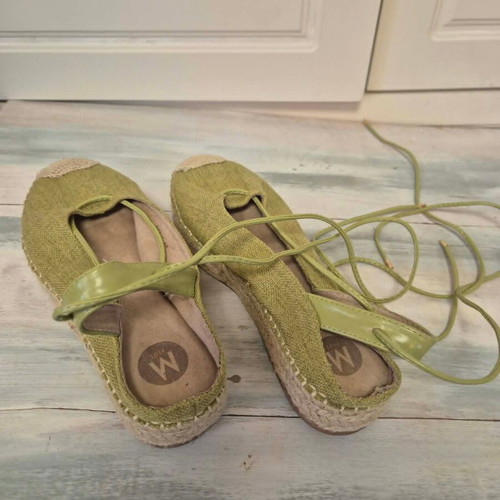 Espadrilles green size 40 like new with ankle ties