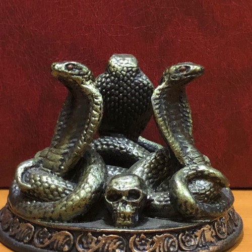 Decorative figurine with snakes and skulls
