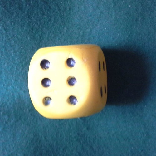 Large dice used 5 centimeters